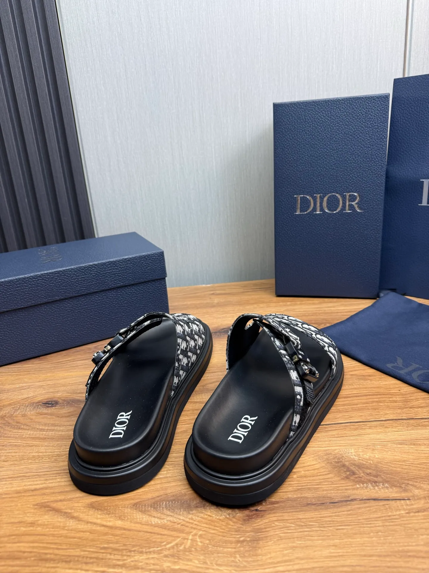Men's shoes 300💰 Dior. Men's slippers🩴 Official website 1:1 production 38-45 size 45 46 🉑️Customized original material shipped✅